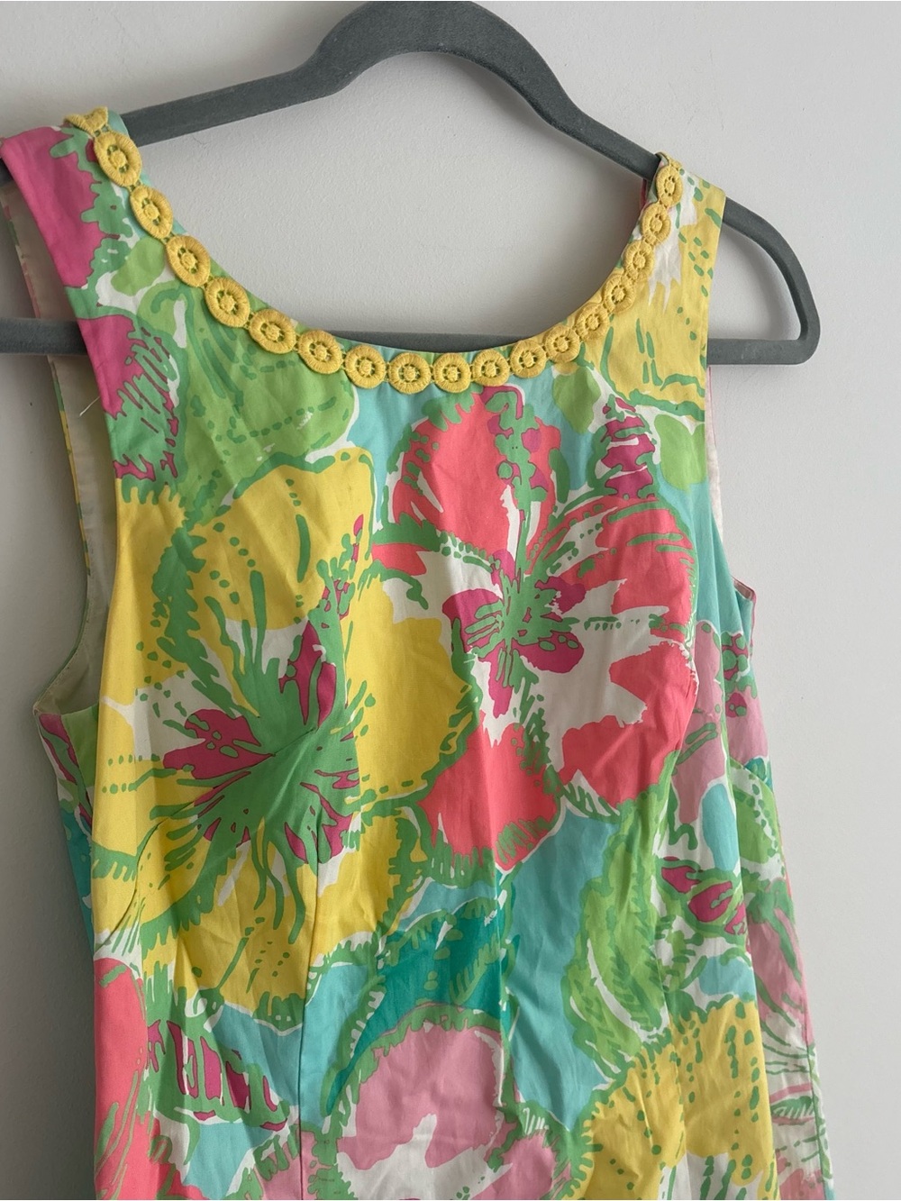 Lily Pulitzer delia shift dress in bright floral - Picture 3 of 7